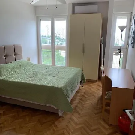 Apartment With Parking Space *